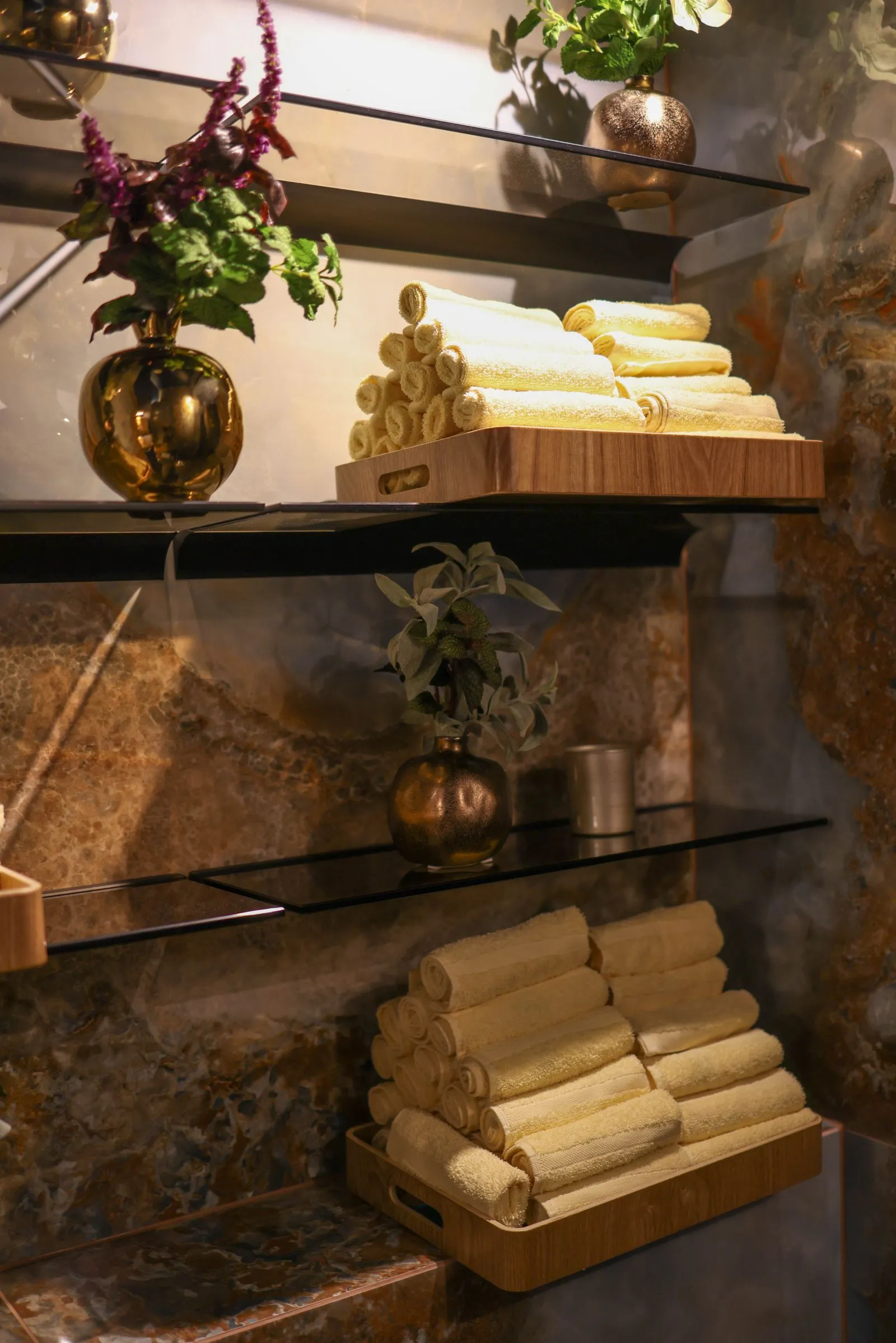 Detalle de toallas y aceites esenciales