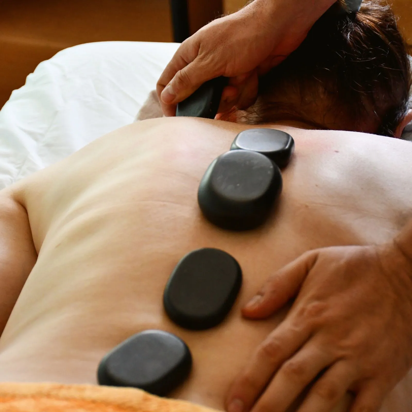 Masaje Piedras calientes